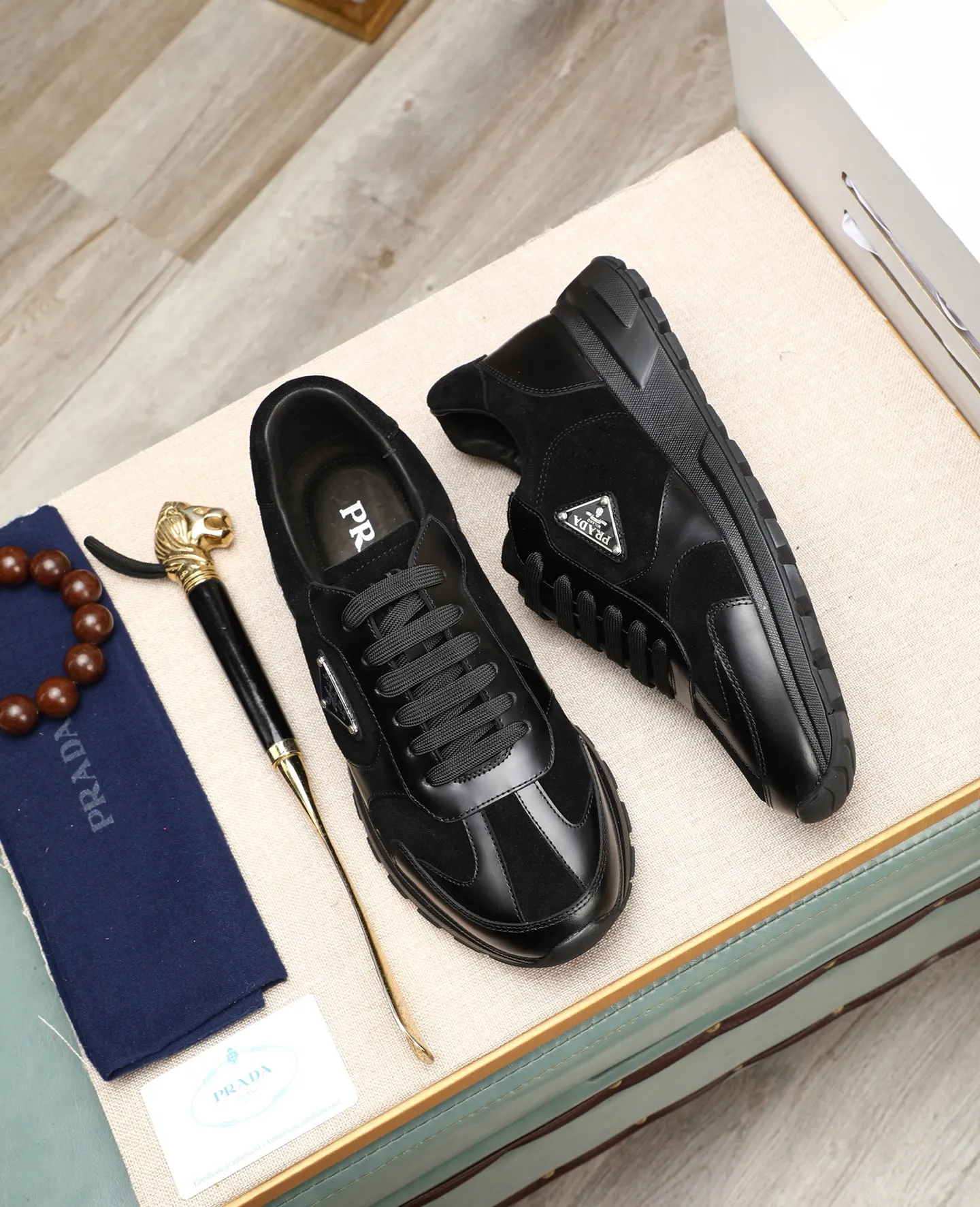Men's shoes 💰600 Top quality New hot models on the official website, timeless for a century, 🆘 Trendy brand (Prada) mainly promotes hot models, avant-garde and versatile fashion men's shoes private version molding, cowhide surface splicing 1:1 oil edge treatment... fashionable and simple, original imported cowhide lining cowhide feet; the atmosphere and personality are more fashionable, eye-catching and pursuing class, it will subvert the old idea and be a must-have for fashion trendsetters with you! Must keep it for yourself! High-end comfort, high-end quality workmanship. Size: 38-44 Various colors available. full package